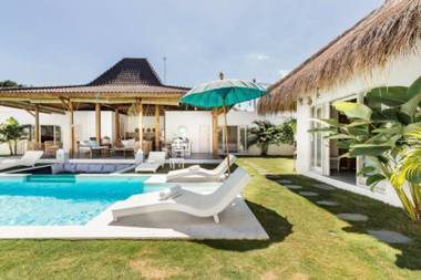 Exquisite Architectural Villa with Outdoor Pool