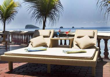 Pondok Bambu Seaside Bungalows