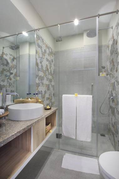 Tapa Tepi Kali Echo Beach