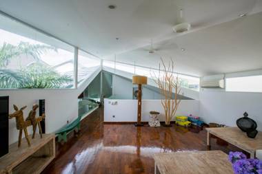 Comfortable Home Walk To BERAWA BEACH Quiet Area