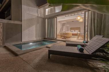 White Studio villa with private pool Canggu