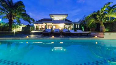 AC3UMA - Luxury Villa 3 BR in Canggu Bali. with Private Style.