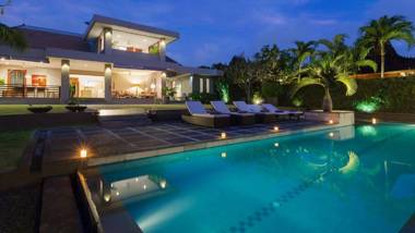 AC3UMA - Luxury Villa 3 BR in Canggu Bali. with Private Style.
