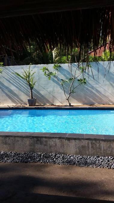 Star Bar and Bungalows