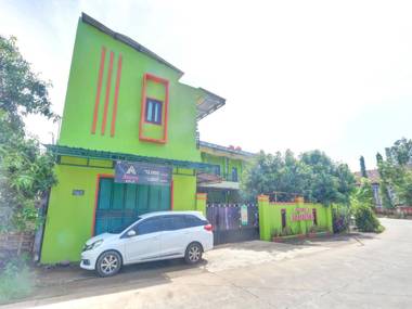 SPOT ON 90760 Homestay Al Madina Syariah