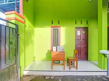 SPOT ON 90760 Homestay Al Madina Syariah