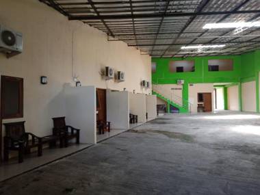 RedDoorz near Prambanan Temple