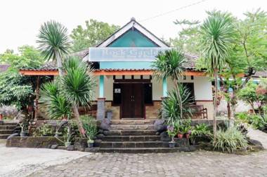 Rock Garden Homestay & Resto