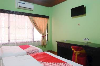 Vaccinated Staff - OYO 731 Hotel Matahari 1 Syariah