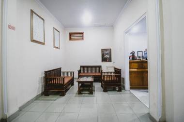 RedDoorz Plus near WTC Batanghari Mall