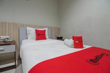 RedDoorz Plus near Simpang Rimbo Jambi