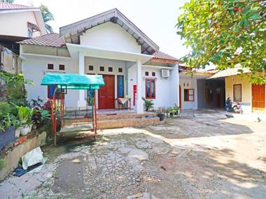 SPOT ON 91222 Kanjeng Mami Homestay