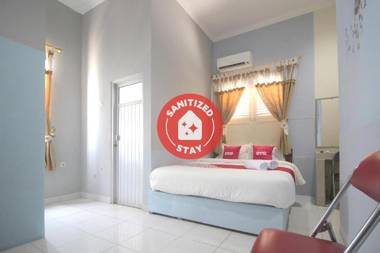 Vaccinated Staff - OYO 1448 Kartini Residence Syariah