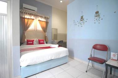 Vaccinated Staff - OYO 1448 Kartini Residence Syariah