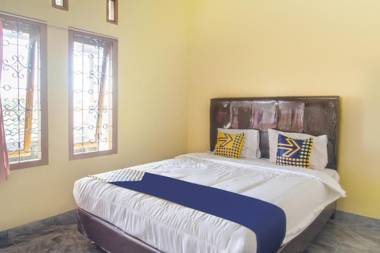 Vaccinated Staff - SPOT ON 3005 Kost Rumaisha Syariah