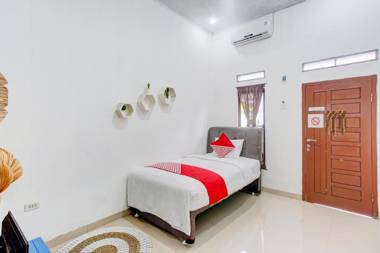 OYO 90124 Oemah Ratu Hostel Syariah
