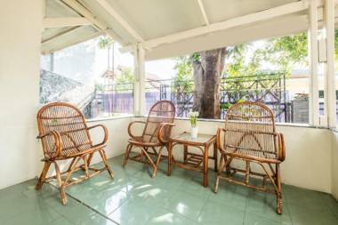 Vaccinated Staff - OYO 2227 Raka Residence Syariah