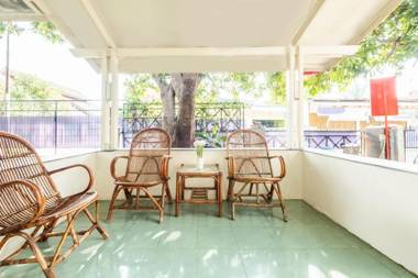 Vaccinated Staff - OYO 2227 Raka Residence Syariah