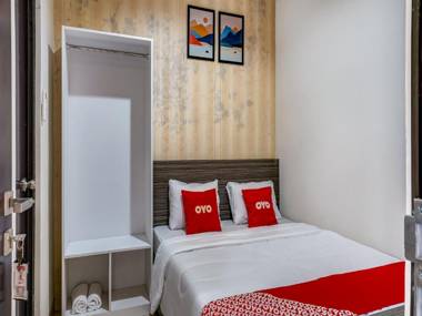 OYO 90940 Guesthouse Colombus G12