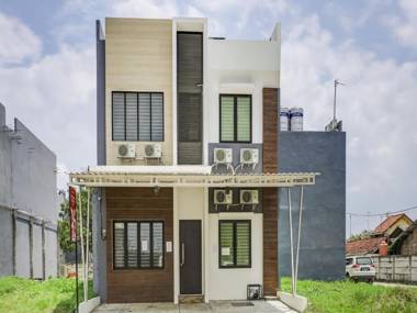 OYO 90940 Guesthouse Colombus G12