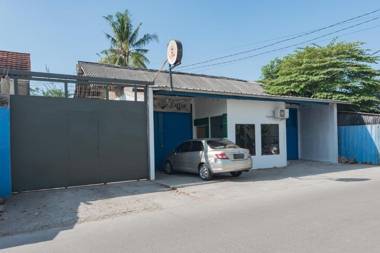 RedDoorz @ Jalan Raya Tuparev Karawang