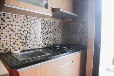 Comfy Studio Kemang View Apartment By Travelio