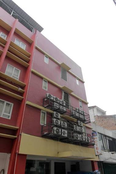 RedDoorz Plus near Galaxy Bekasi