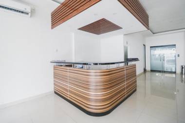 RedDoorz Plus near Living Plaza Jababeka