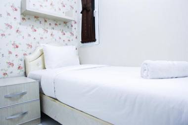 Pool View 2BR Mutiara Bekasi Apartment By Travelio