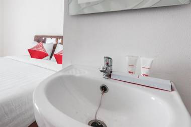 Vaccinated Staff - OYO 947 Angel Home Stay Syariah