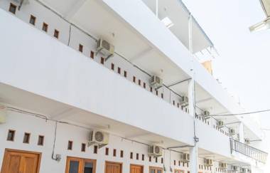 RedDoorz Syariah near Jatisampurna Hospital