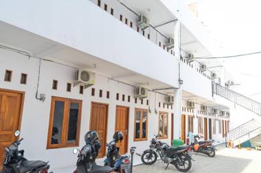 RedDoorz Syariah near Jatisampurna Hospital