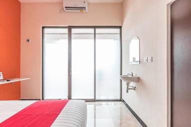 Vaccinated Staff - OYO 1742 Safa Alya