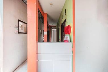 OYO 1756 Amira Guest House