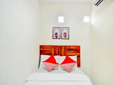 Vaccinated Staff - OYO 90048 Teratai Bekasi Guesthouse