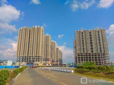 Luxurious 2BR at Meikarta Apartment By Travelio
