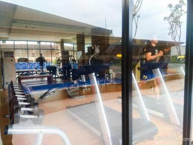 Spacious Elegant Studio Azalea Suites By Travelio