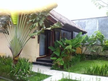 Jo Je Bungalows and Beach Bar