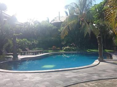 Batu Bolong Cottages