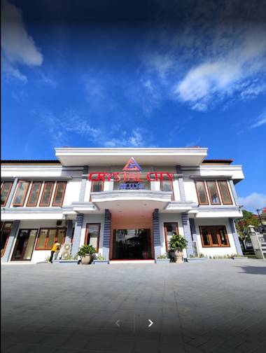 Crystal City Hotel
