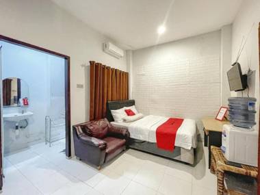 RedDoorz Syariah near Siloam Hospital Mataram