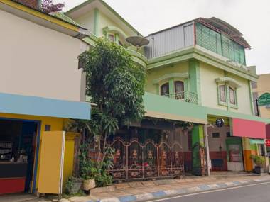 OYO Life 3103 Opo Homestay & Kost