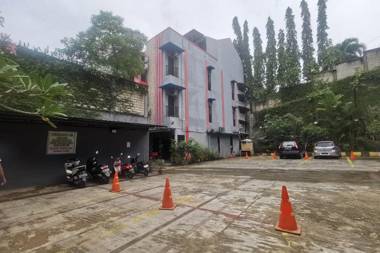 RedDoorz At Pahlawan Street