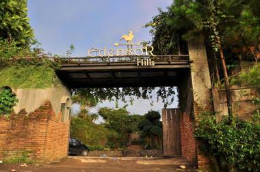 EdensoR Hills Villa Resort & Café Sharia