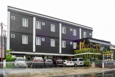 RedDoorz near Botani Square Mall