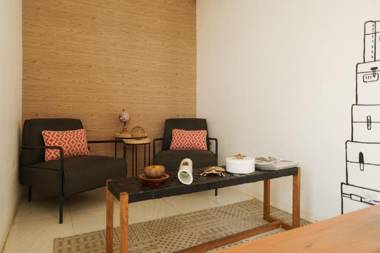 RedDoorz Plus near Exit Toll Puncak 2