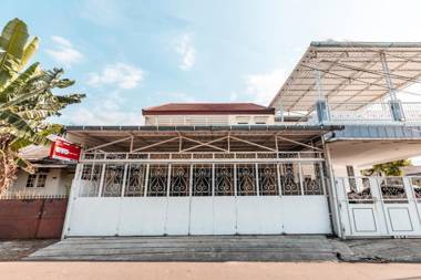 OYO 1144 Aquina House