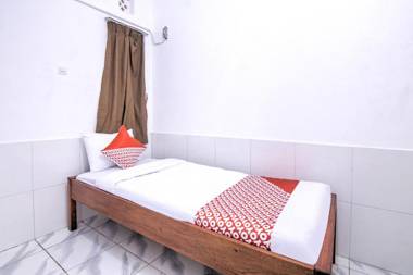 Vaccinated Staff - OYO 3317 Maju Jaya Homestay Syariah