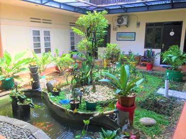 Poetri Guest House Syariah Near Kebun Raya Bogor
