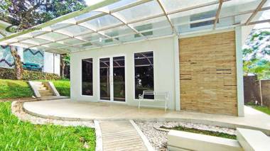 Villa Rose Gunung Bunder by Ruang Nyaman